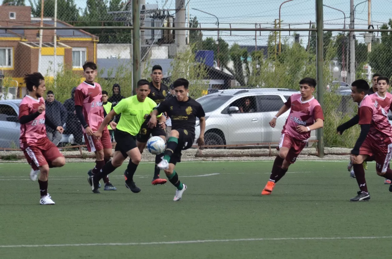 Torneo Regional Amateur: Boxing venció 2 a 0 a Defensores y se convirtió en el único líder de la zona 2