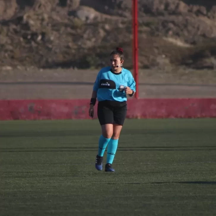 Latidos mano a mano con Micaela Benitez, la primera mujer árbitro en la historia de El Calafate Latidos mano a mano con Micaela Benitez, la primera mujer árbitro en la historia de El Calafate