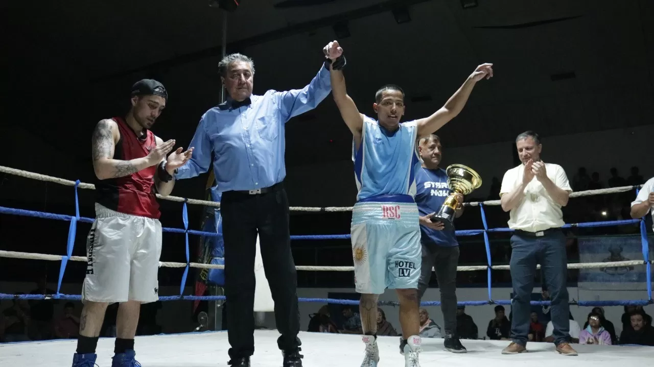 Las fotos de la fiesta boxística en la velada por el 121° Aniversario de Caleta Olivia Las fotos de la fiesta boxística en la velada por el 121° Aniversario de Caleta Olivia