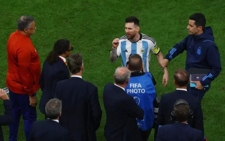 “¿Qué mirás bobo?”: Lionel Messi y una picante conferencia donde le pegó a todos