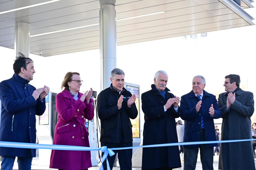 YPF inauguró la primera estación del futuro de Santa Cruz