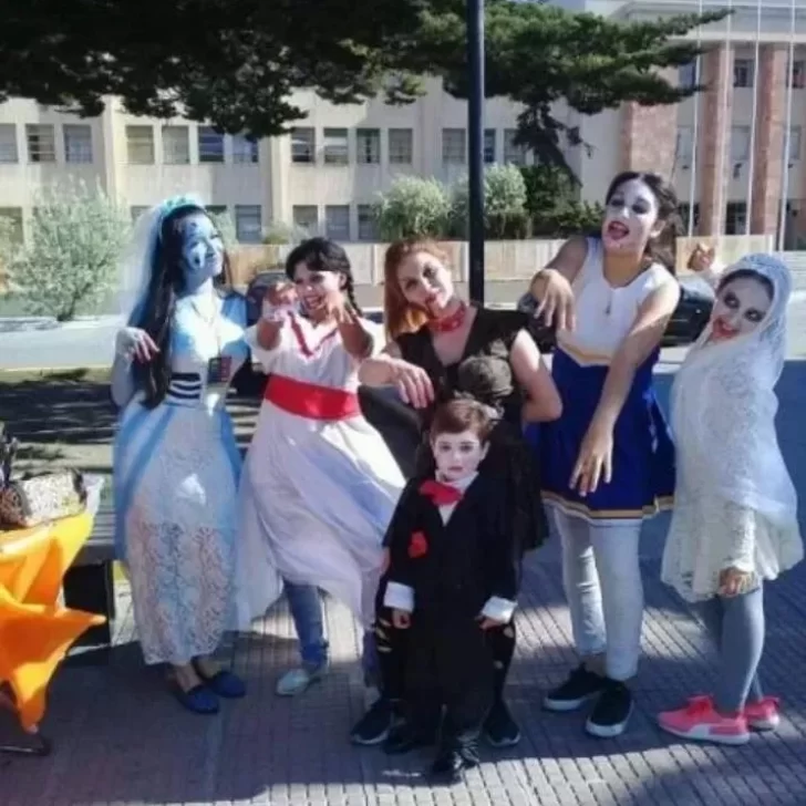 La gran “Caminata de Zombies” convocó a cientos de personas por Halloween