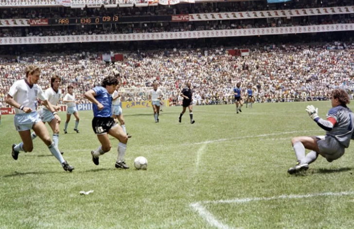 El gol del Siglo: todo el talento de Diego Armando Maradona en una sola jugada