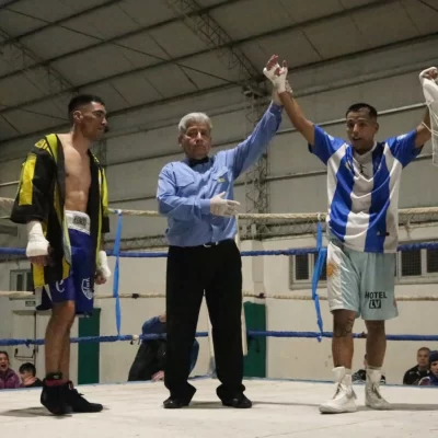 Brazo en alto para el caletense Javier Noria en su segundo combate profesional