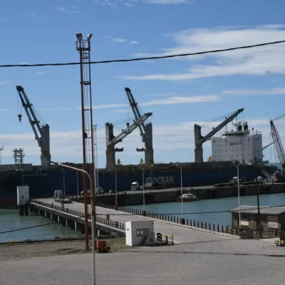 Buscan que el Puerto de Punta Quilla en Santa Cruz reciba y envíe barcos con mercaderías con La Plata