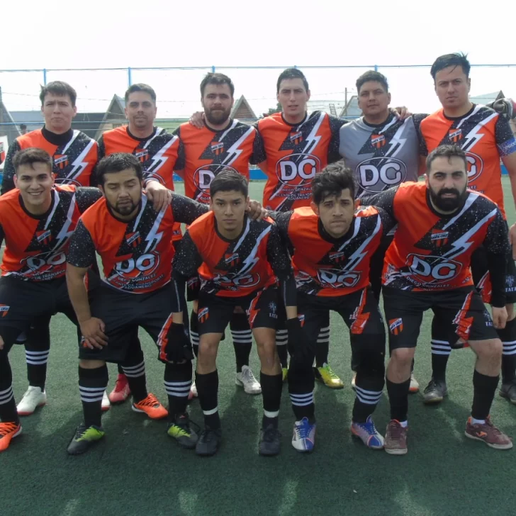 Liga de los Barrios: Santa Cruz ganó, gustó y goleó por 3 a 0 a “Q picu” por la Primera D Liga de los Barrios: Santa Cruz ganó, gustó y goleó por 3 a 0 a “Q picu” por la Primera D