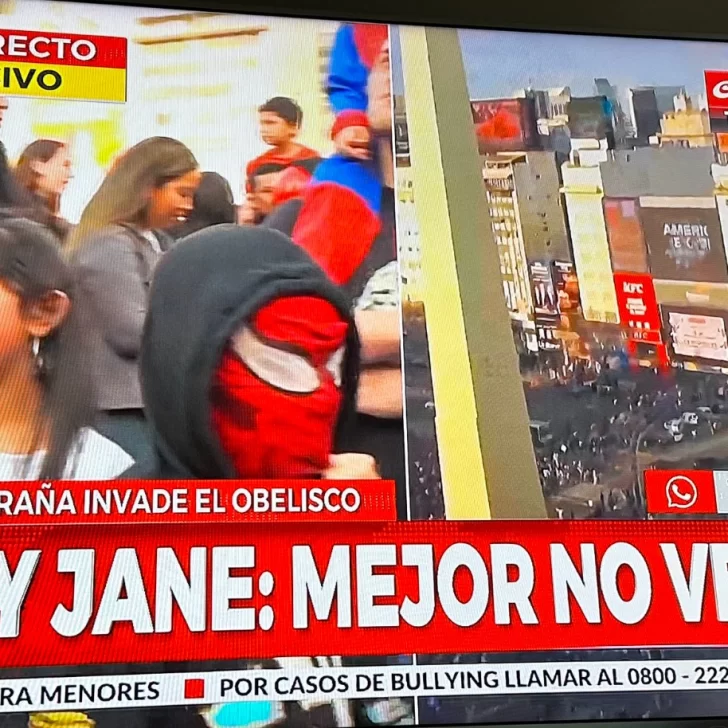 Cientos de “Spidermans” invaden el Obelisco para romper un récord mundial