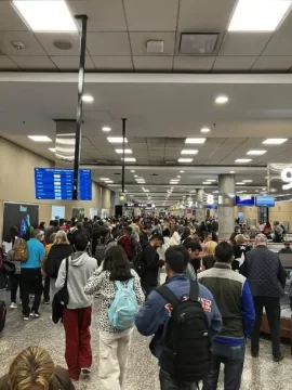 Demoras y cancelaciones de vuelos en Aeroparque a causa de una medida gremial