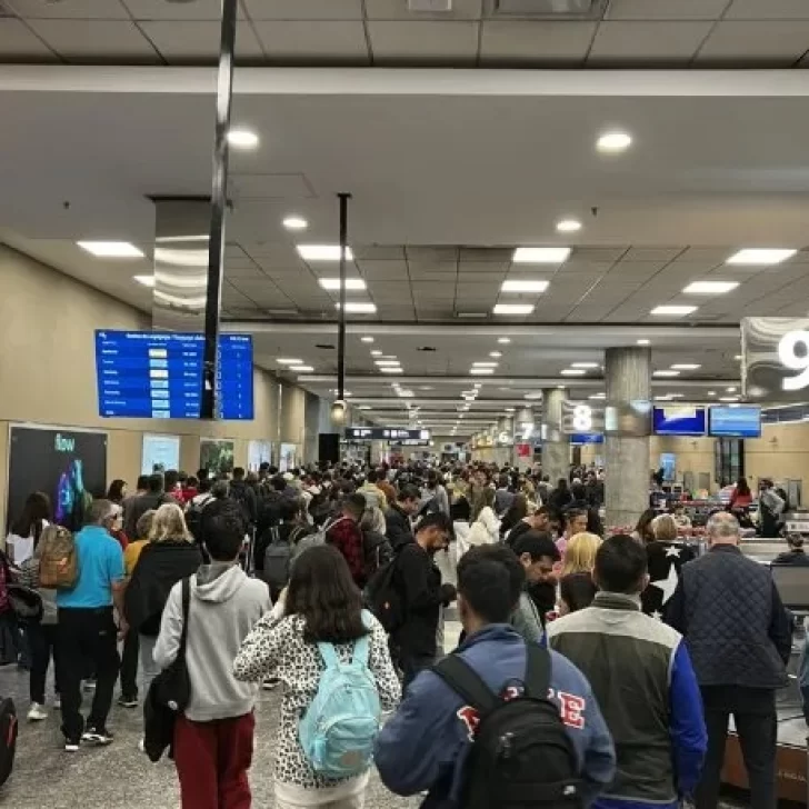 Demoras y cancelaciones de vuelos en Aeroparque a causa de una medida gremial