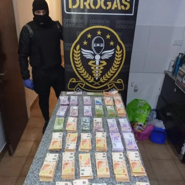 Cayó una banda narco en Comodoro Rivadavia: secuestraron $6 millones, armas y autos de alta gama