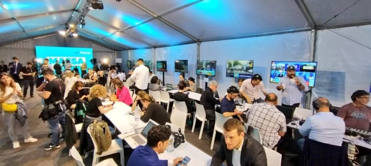 Búnker de Sergio Massa: mejor clima que en las PASO y la militancia concentrada afuera desde temprano