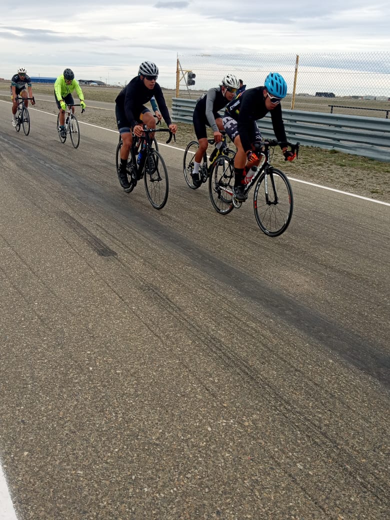 Juegos Binacionales de la Araucanía: la selección masculina de ciclismo de Santa Cruz concentró en Río Gallegos Juegos Binacionales de la Araucanía: la selección masculina de ciclismo de Santa Cruz concentró en Río Gallegos