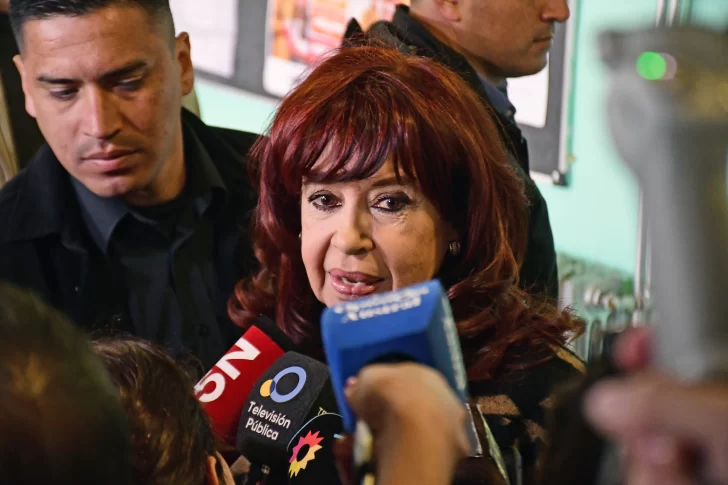 cristina-voto-colegio-ladvocat-rio-gallegos-LF-728x485 cristina-voto-colegio-ladvocat-rio-gallegos-LF-728x485