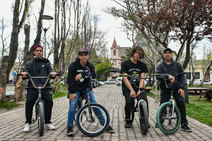 Bikers presentaron un proyecto para crear un parque de BMX en Río Gallegos