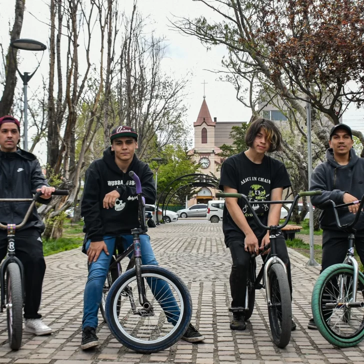 Bikers presentaron un proyecto para crear un parque de BMX en Río Gallegos