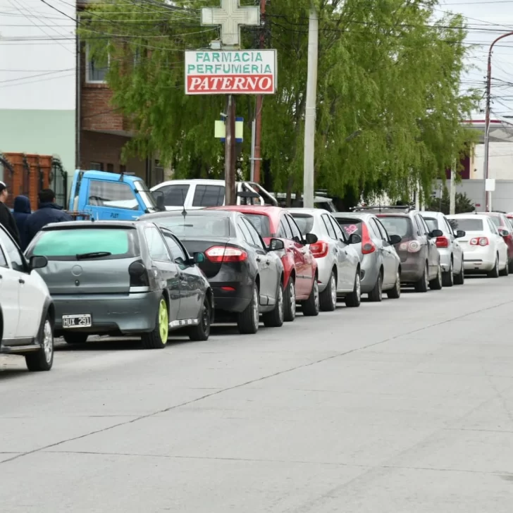 Continúan las largas filas para cargar nafta en Río Gallegos 