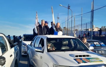 Fotogalería. Con una caravana de unidad, Fernando Cotillo cerró su campaña junto a Pablo González 