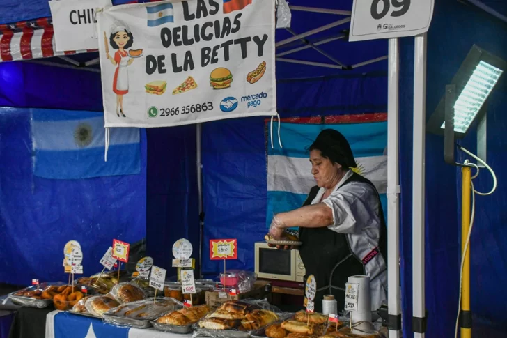 Con comidas típicas y espectáculos, celebran fiesta de colectividades