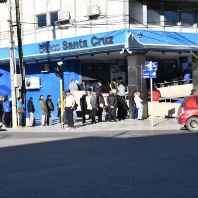 Anunciaron la fecha de pagos de sueldos a los empleados estatales de Santa Cruz