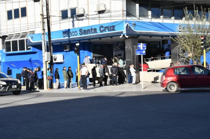 Anunciaron la fecha de pagos de sueldos a los empleados estatales de Santa Cruz