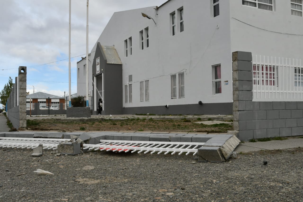 Suspendieron las clases en cuatro localidades de Santa Cruz por los fuertes vientos Suspendieron las clases en cuatro localidades de Santa Cruz por los fuertes vientos