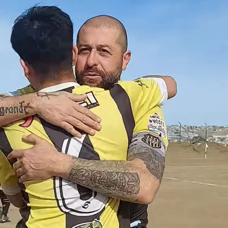 Con mucha emoción se retiró Julio Martel, histórico jugador de Marcelo Rosales de Caleta Olivia