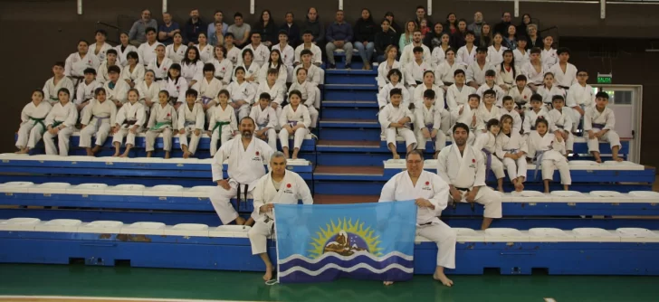 Masivo entrenamiento de Karate JKA en el Boxing Clubprevio al torneo nacional en Chaco
