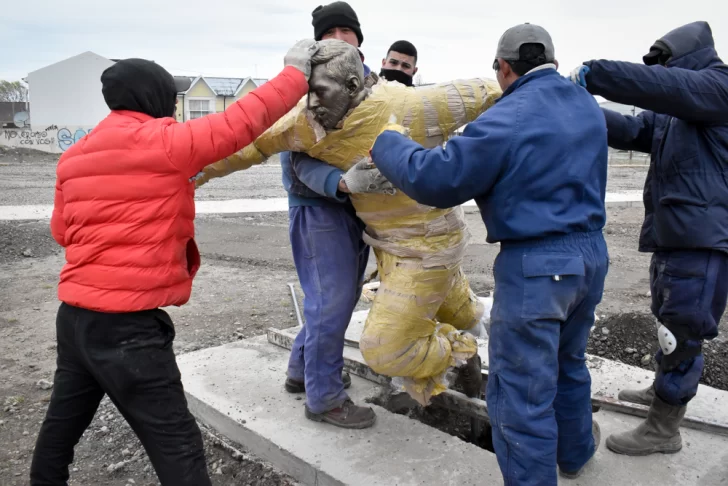 lionel-messi-estatua-plaza-de-los-campeones-en-rio-gallegos-728x486