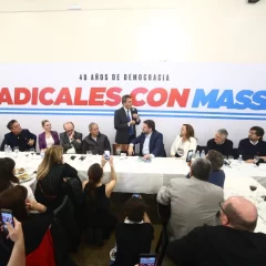 Ante un sector del radicalismo, Sergio Massa llamó a “construir una nueva mayoría”