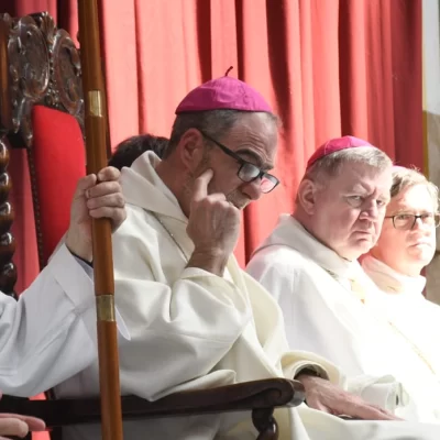 Muerte del papa: García Cuerva no participará de los funerales y el obispo Medina oficiará una misa en Río Gallegos