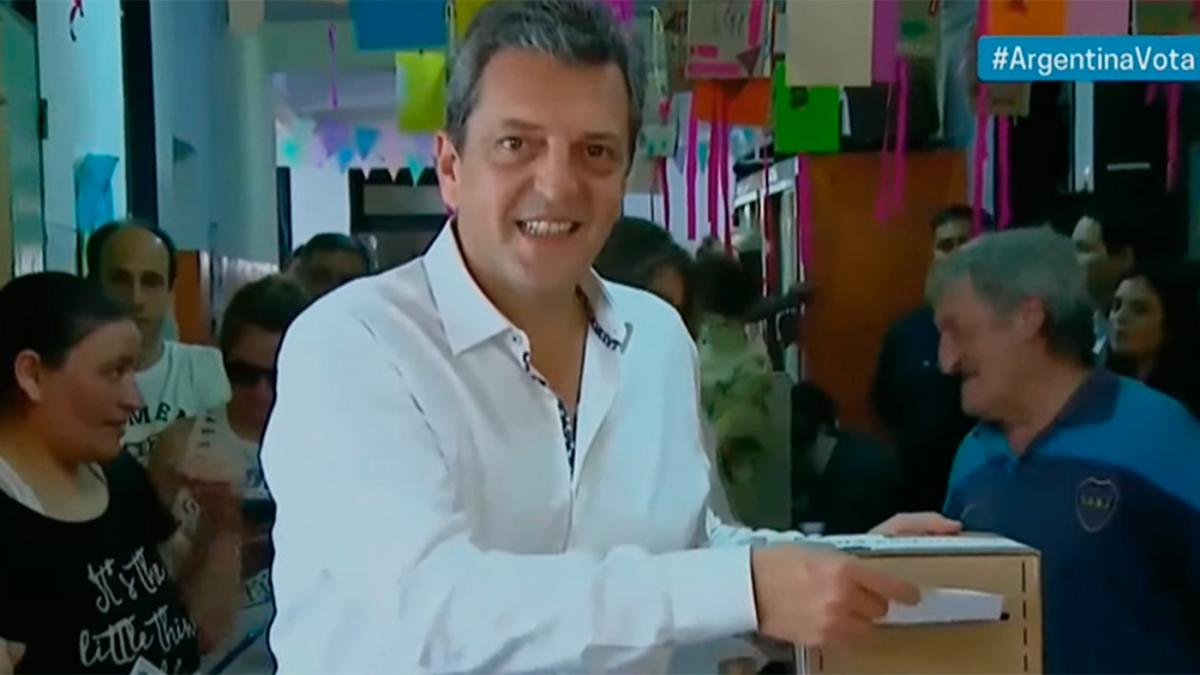 Votó Sergio Massa: “Nuestra responsabilidad es cuidar a los argentinos, su trabajo y su ahorro” Votó Sergio Massa: “Nuestra responsabilidad es cuidar a los argentinos, su trabajo y su ahorro”