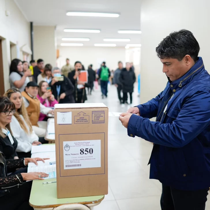 El gobernador electo Claudio Vidal emitió su voto: “Es importante trabajar en conjunto con las intendencias”