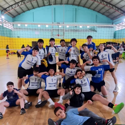 Río Gallegos: equipos de Lucho Fernández y 17 de Octubre ganaron el torneo de vóley sub 13