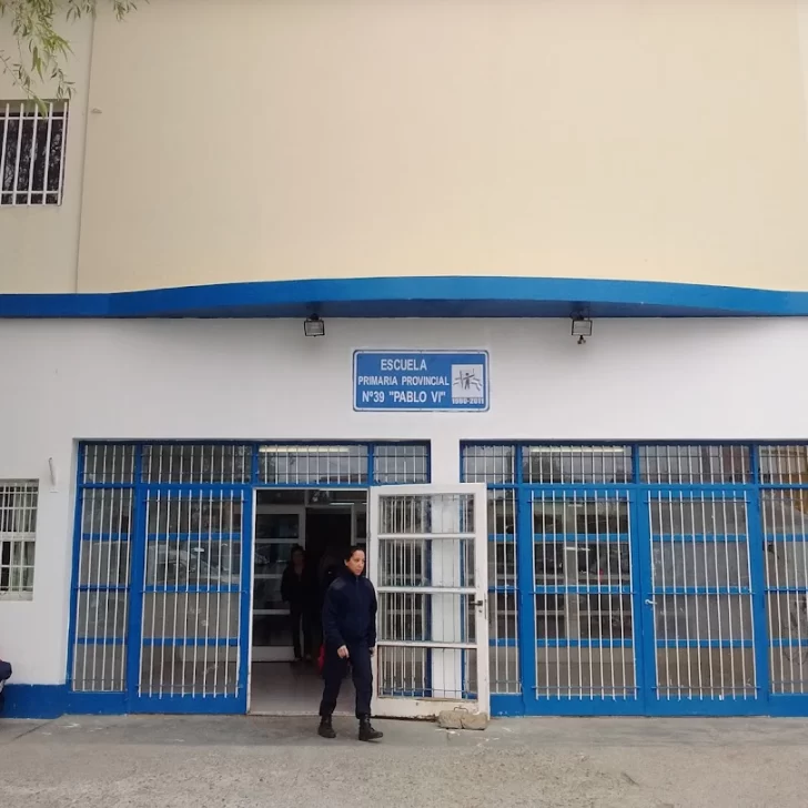 Demoraron a una mujer y su hijo por sustraer boletas del cuarto oscuro de la Escuela 39