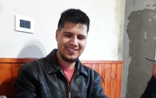 Se metió en una pelea afuera de un local bailable, lo empujaron y golpeó contra el cordón: lo derivaron a Río Gallegos