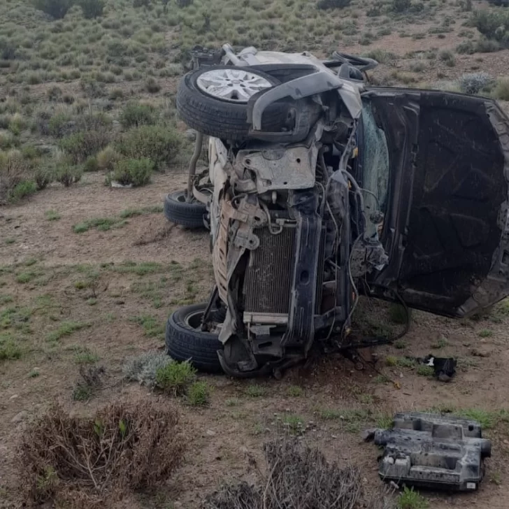 Circulaba alcoholizado en la ruta, volcó y terminó con una de sus piernas fracturadas