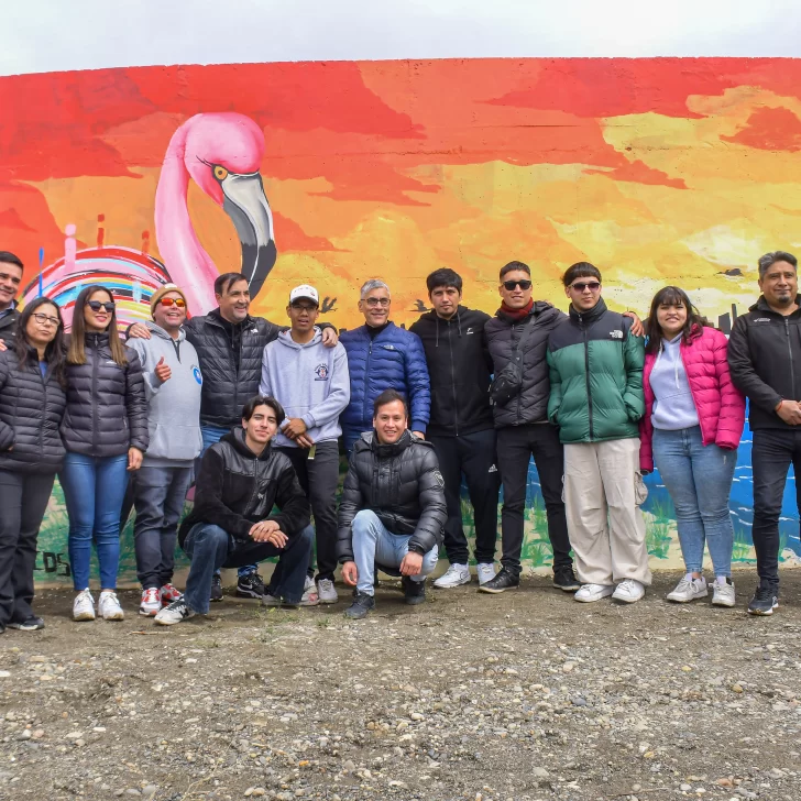 Desde campeones del Mundo hasta fauna autóctona: inauguraron cuatro nuevos murales en el barrio Procrear Desde campeones del Mundo hasta fauna autóctona: inauguraron cuatro nuevos murales en el barrio Procrear