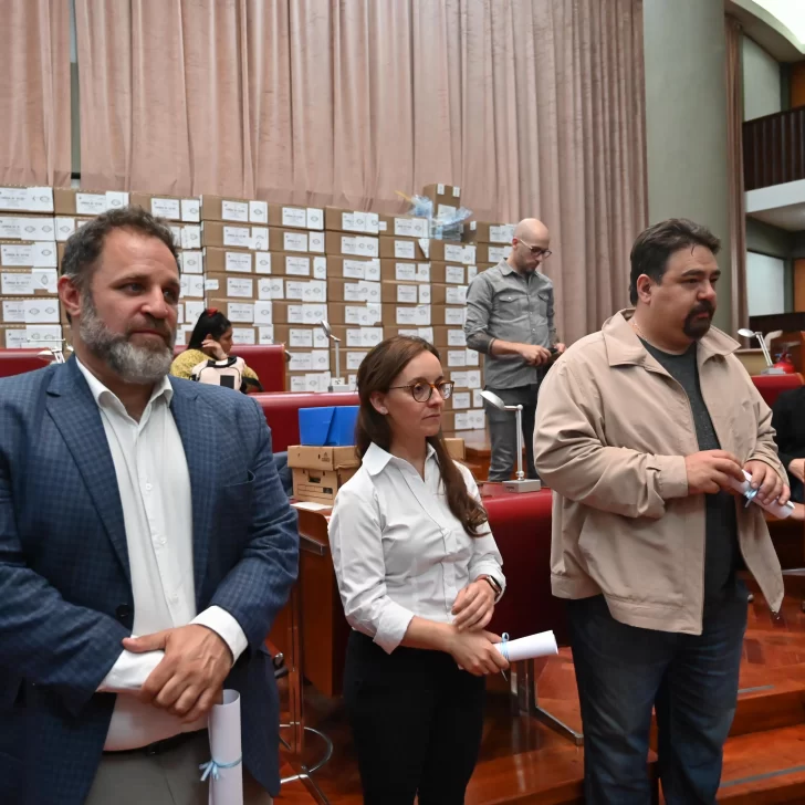 Glinski recibió su diploma de diputado nacional y dijo que “la etapa va a requerir de mucha responsabilidad por parte de la política”