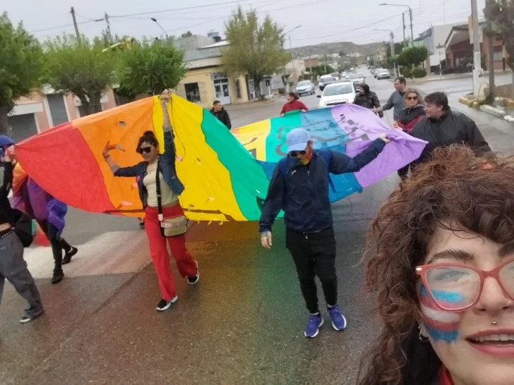 Marcharon por el Orgullo LGBTIQ+ en Puerto Deseado y El Calafate