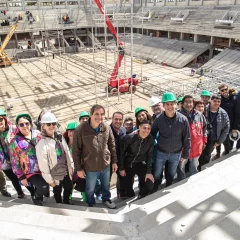 Luque recorrió la obra del Estadio Centenario junto a deportistas y dirigentes