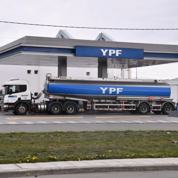 De a poco, se normaliza el abastecimiento de combustible en Río Gallegos De a poco, se normaliza el abastecimiento de combustible en Río Gallegos
