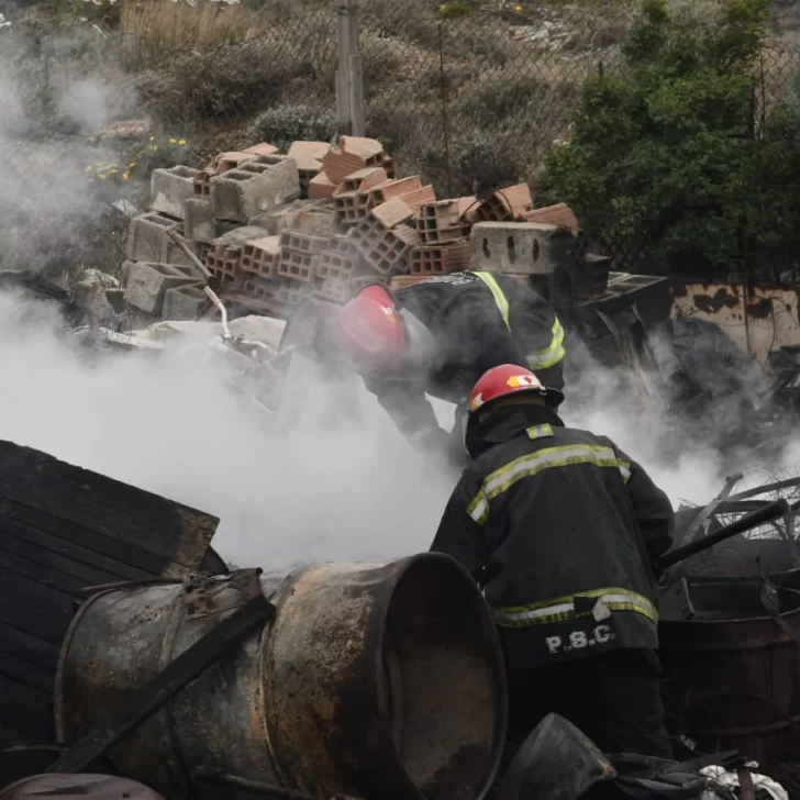 Se incendió una vivienda en el barrio Los Lolos de Río Gallegos Se incendió una vivienda en el barrio Los Lolos de Río Gallegos