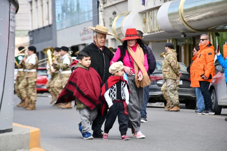 Río Gallegos se viste de tradición: Peña Folclórica y premios para la mejor vestimenta gaucha para celebrar la cultura argentina