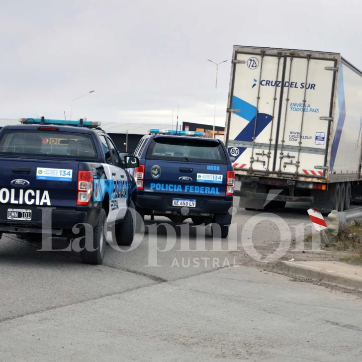 Investigan si un camionero dejó un millonario cargamento de cocaína en Río Gallegos: le hallaron 13 mil dólares