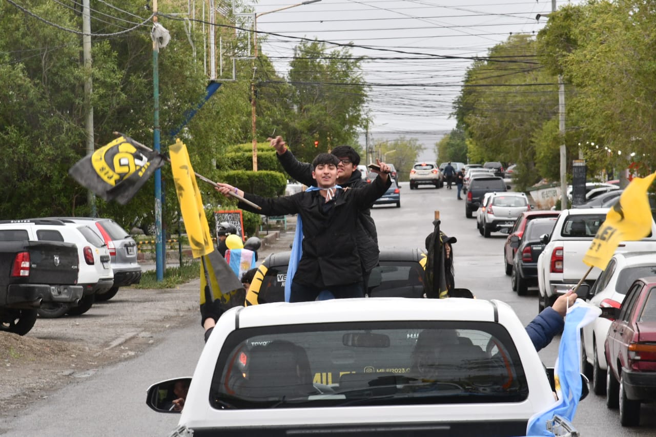 caravana-en-apoyo-a-javier-milei-en-rio-gallegos-16-de-octubre-de-2023-1-728x485