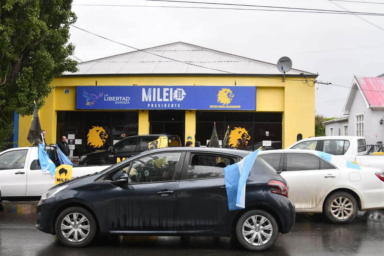 caravana-en-apoyo-a-javier-milei-en-rio-gallegos-16-de-octubre-de-2023-13-728x485