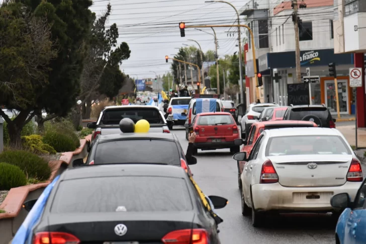 caravana-en-apoyo-a-javier-milei-en-rio-gallegos-16-de-octubre-de-2023-5-728x485