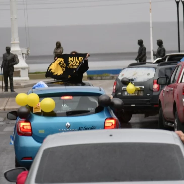 En apoyo a Javier Milei, La Libertad Avanza realizó una caravana en Río Gallegos