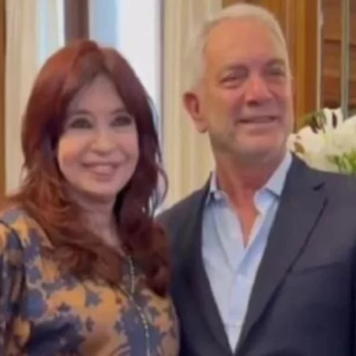 Cristina Kirchner recibió en su despacho al intendente electo de La Plata, Julio Alak: “Somos únicos” Cristina Kirchner recibió en su despacho al intendente electo de La Plata, Julio Alak: “Somos únicos”