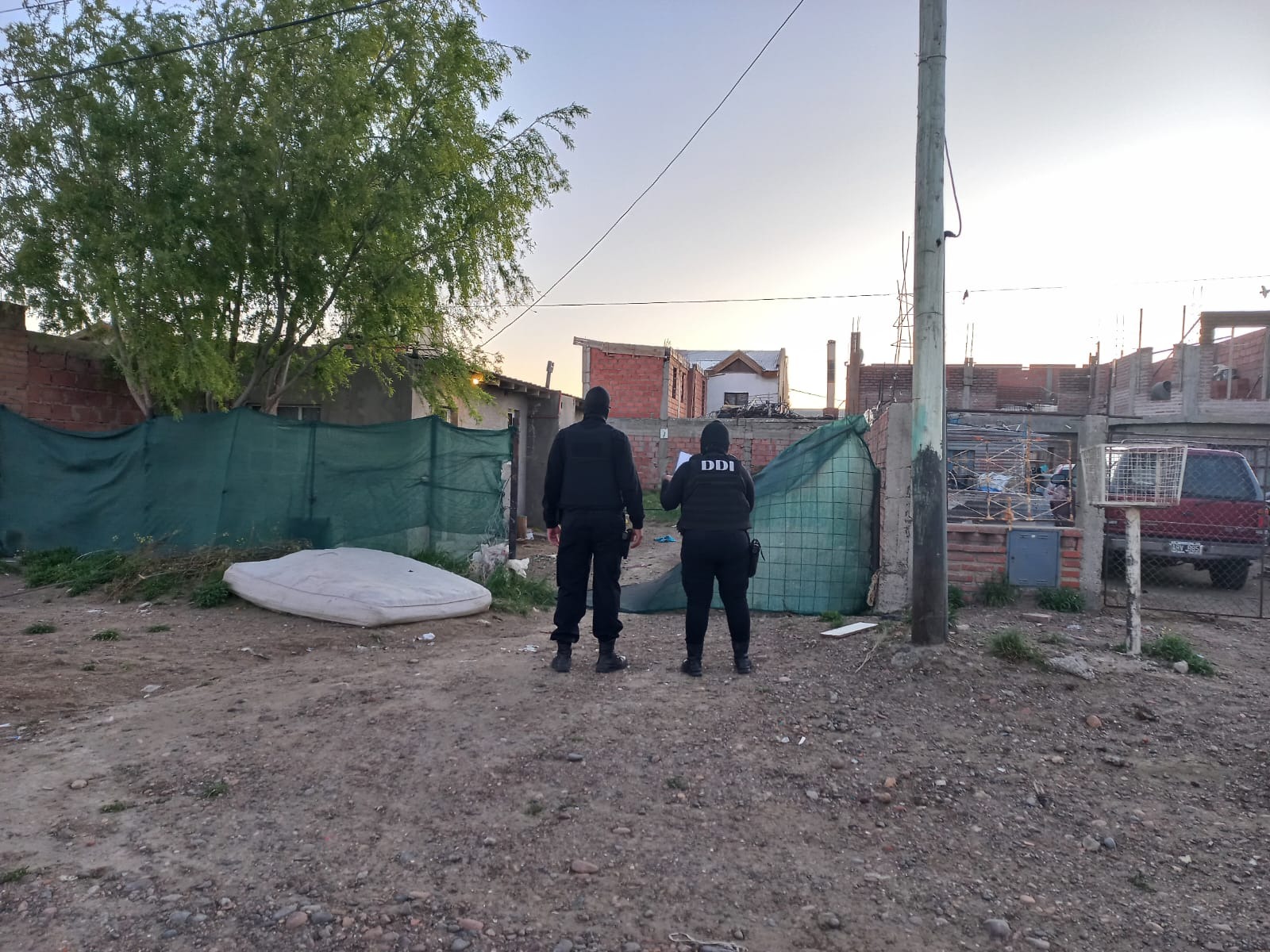 Desarticulan una banda que robaba casas en Caleta Olivia: incautaron armas y estupefacientes Desarticulan una banda que robaba casas en Caleta Olivia: incautaron armas y estupefacientes